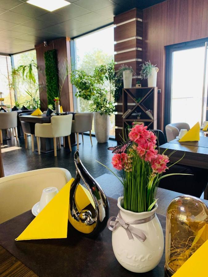 Acktion Deluxe Hotel Sumen Kültér fotó