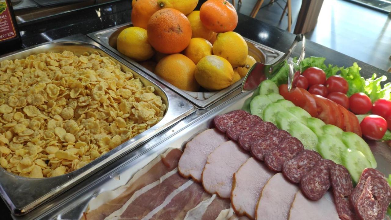 Acktion Deluxe Hotel Sumen Kültér fotó