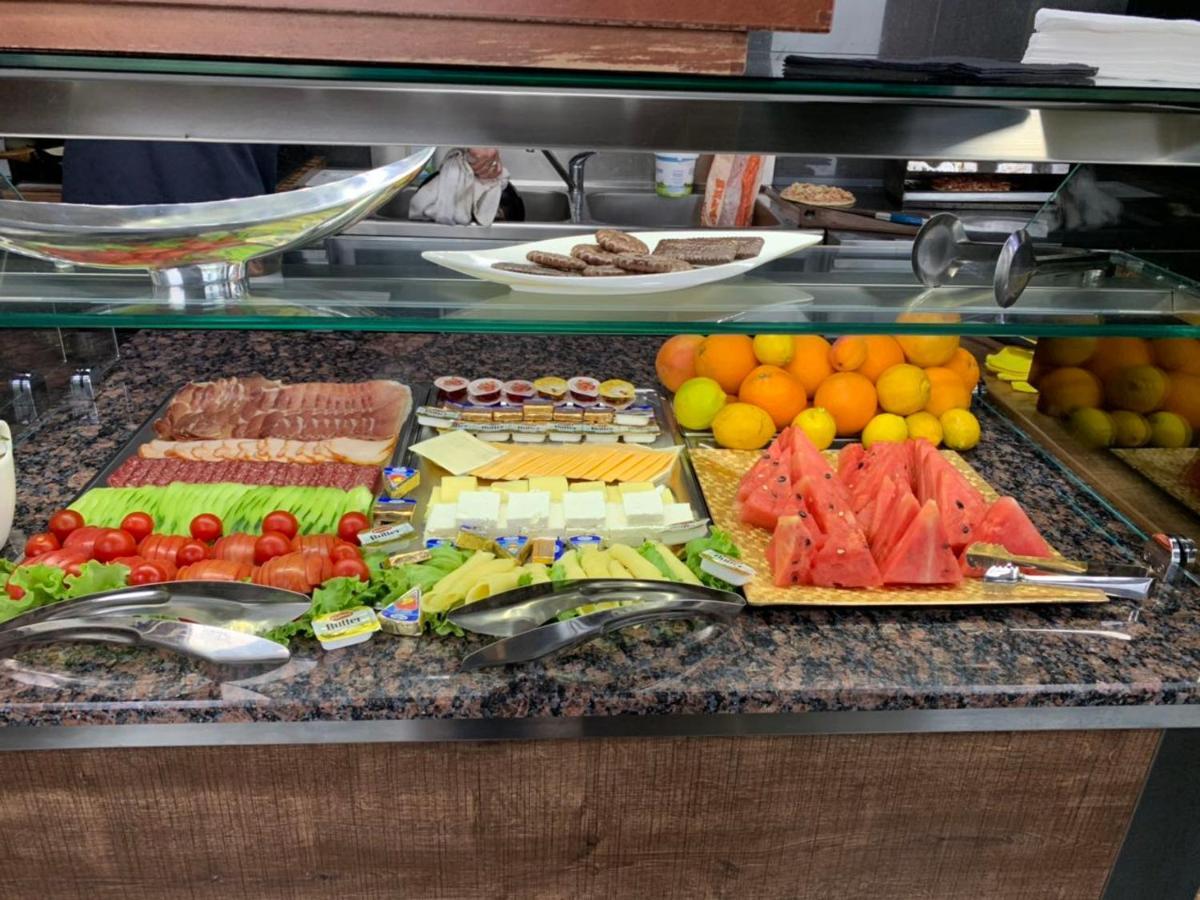 Acktion Deluxe Hotel Sumen Kültér fotó