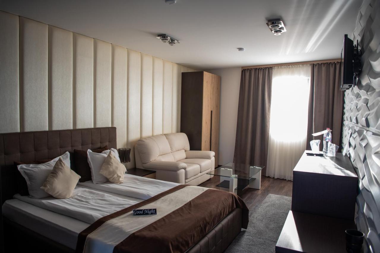 Acktion Deluxe Hotel Sumen Kültér fotó
