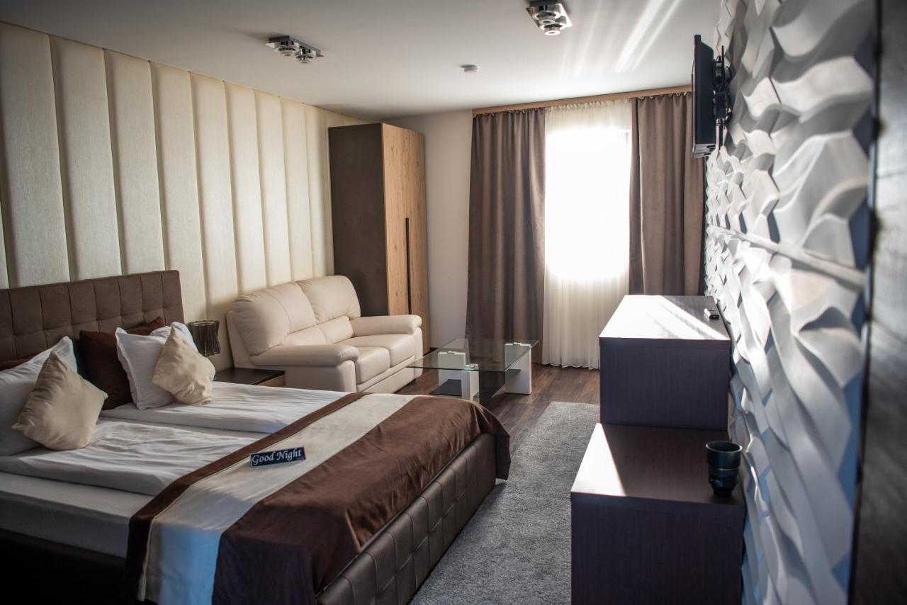 Acktion Deluxe Hotel Sumen Kültér fotó